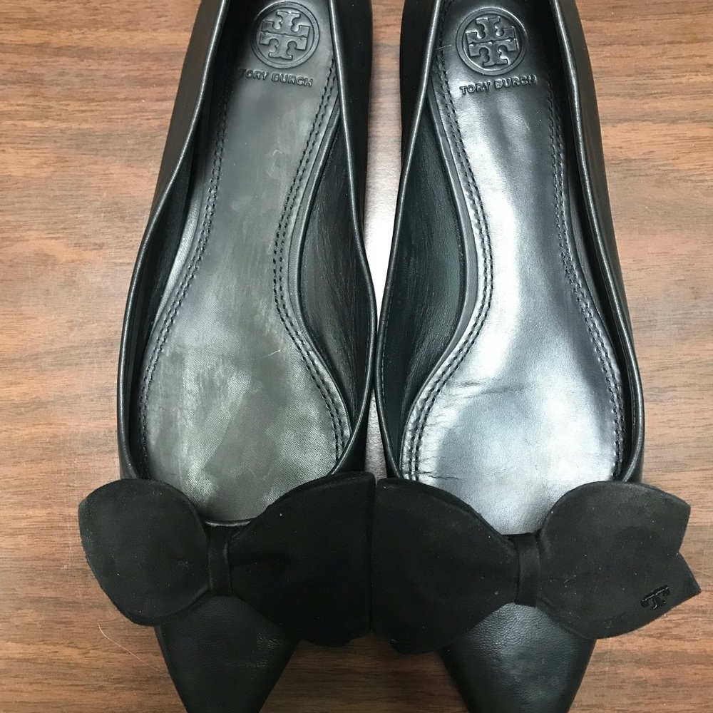 MAKE OFFER - Tory Burch Flat w/Bow & Emblem Size 9